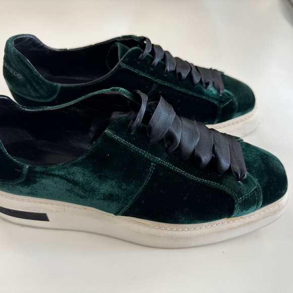 Manuel Barcelo Velvet Sneakers - Size 8 - Picture 4 of 6